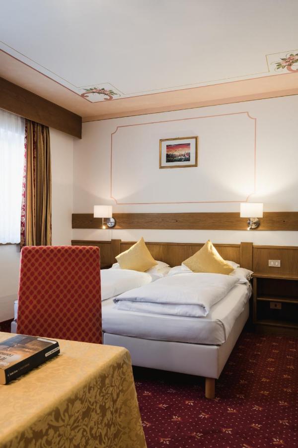 Hotel Monte Cherz Arabba Exteriör bild